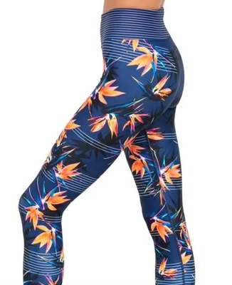 Des bas à taille haute, imprimés sur mesure, des collants sublimés, respirants.