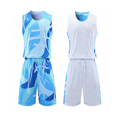 Un maillot de basket-ball réversible avec des shorts de sport, des uniformes d' entraînement pour hommes.